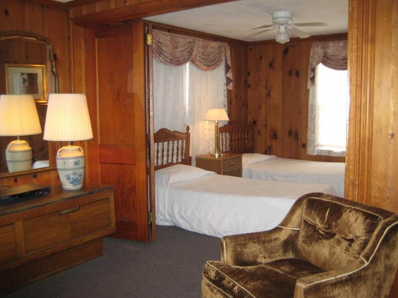 Cutty Sark Efficiencies And Historic Cottage'S Virginia Beach Room photo